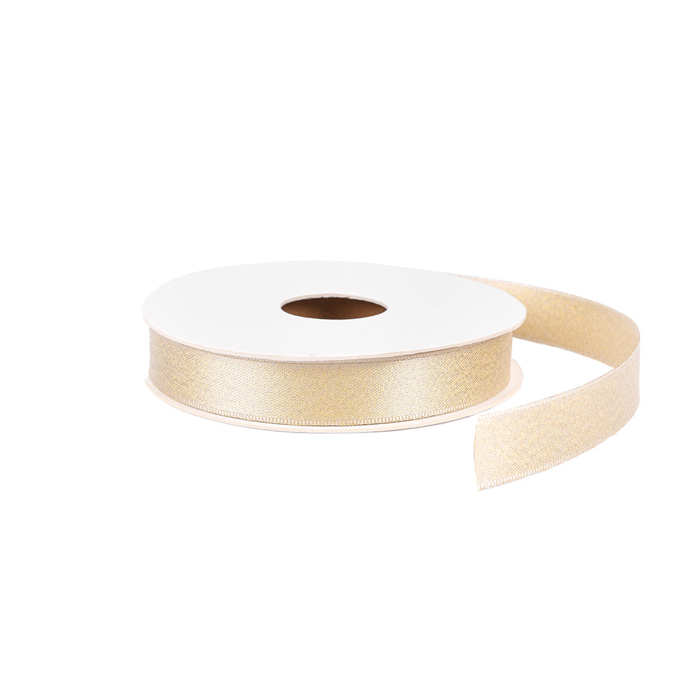 Eine Spule mit goldenem Band von Vivant Decorations BV, die teilweise abgerollt ist und ihren seidigen Glanz vor einem weißen Hintergrund zur Geltung bringt.