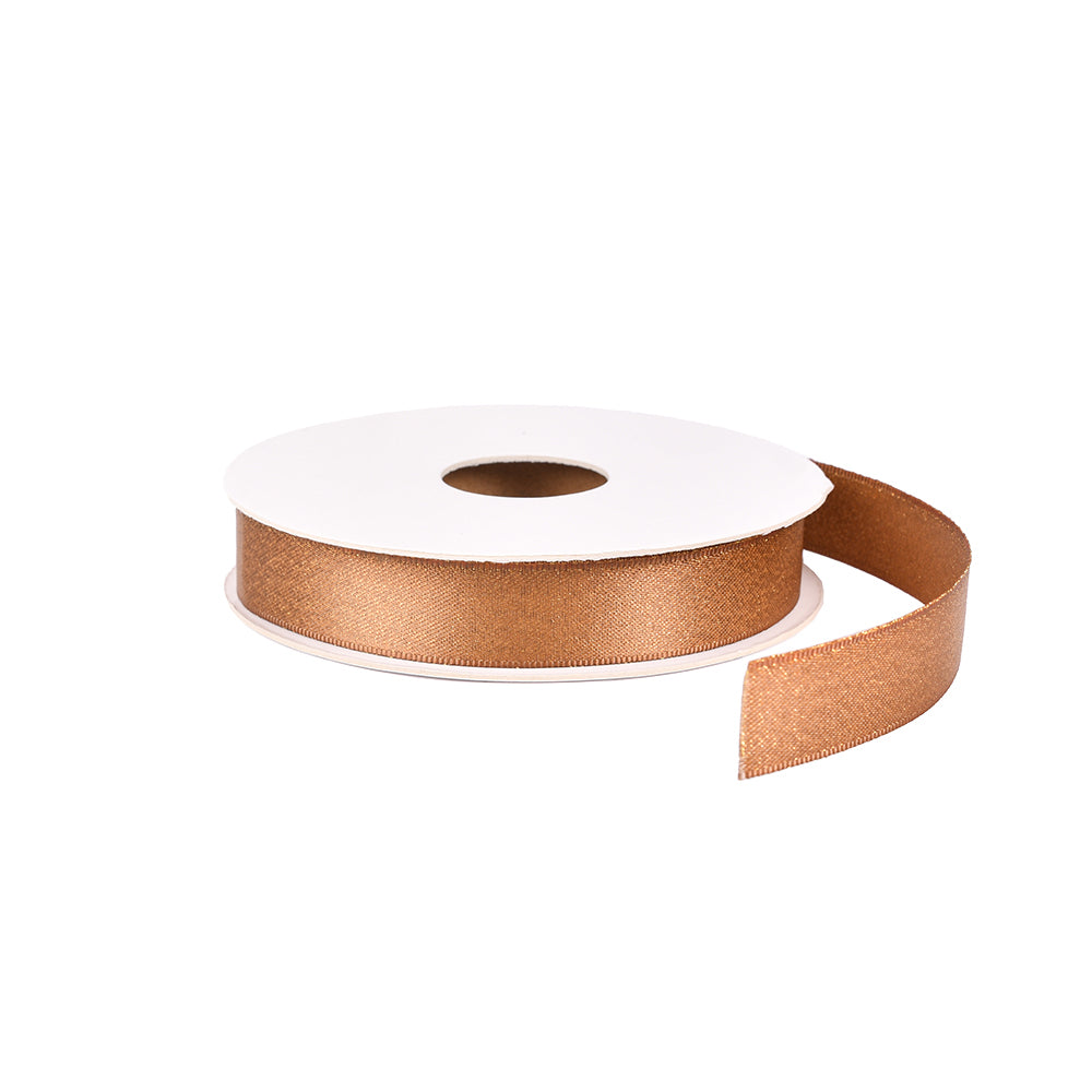 Eine Rolle braunen, schimmernden Bandes von Vivant Decorations BV mit weißer Spule, teilweise abgerollt auf weißem Hintergrund - ideal für kreative Bastelprojekte.