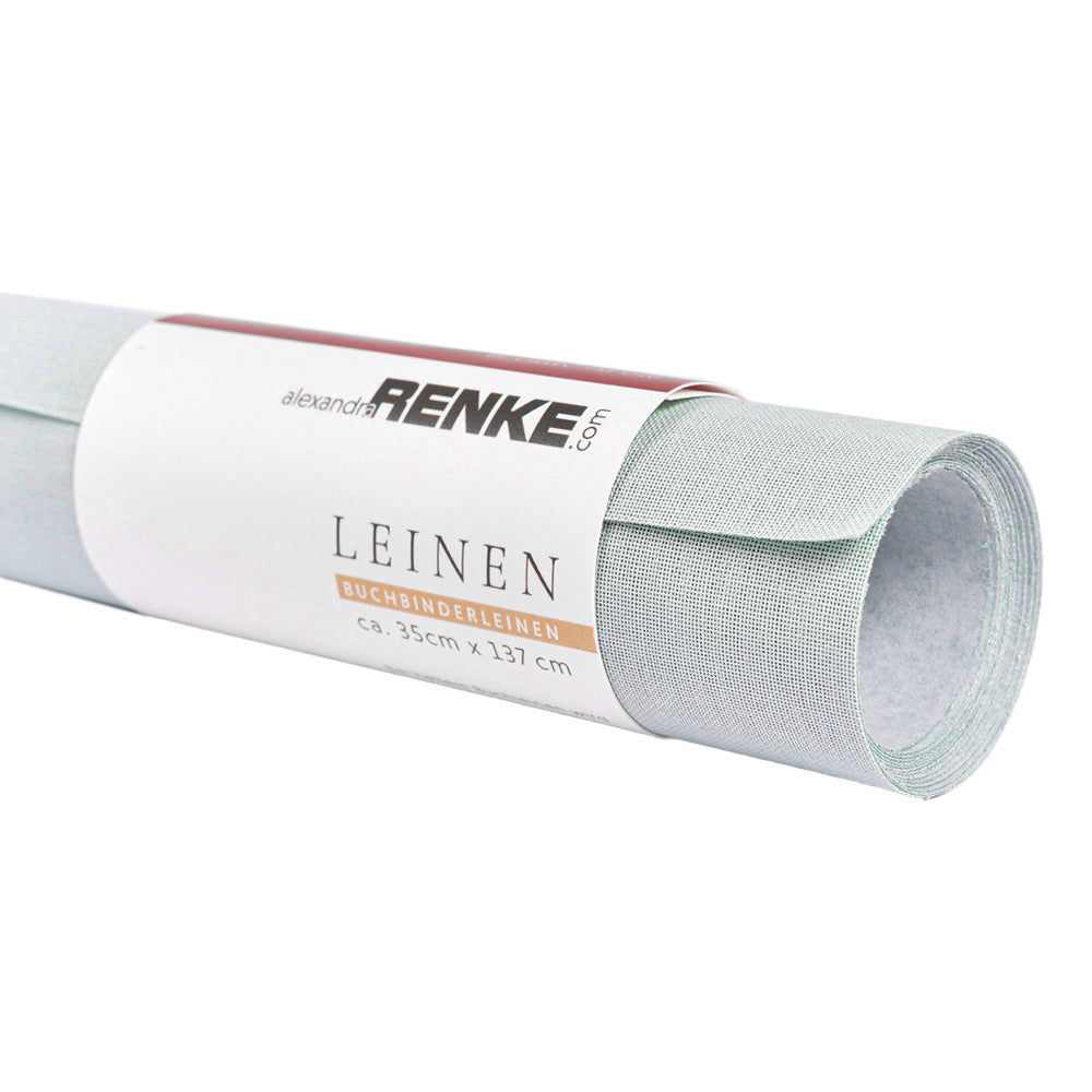 Ein gerolltes Blatt hellgrauer Buchleinen von ☆, FCS-zertifiziert, mit einem weißen Etikett mit Produktangaben - ideal für hochwertiges Buchbinden.