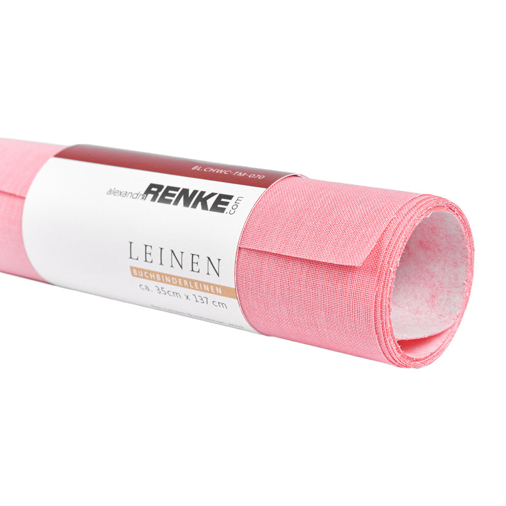 Ein aufgerolltes Stück rosa Buchleinenstoff von ☆ mit weißem Etikett, ideal für Buchbinden-Projekte und FSC-zertifiziert für nachhaltiges Basteln.