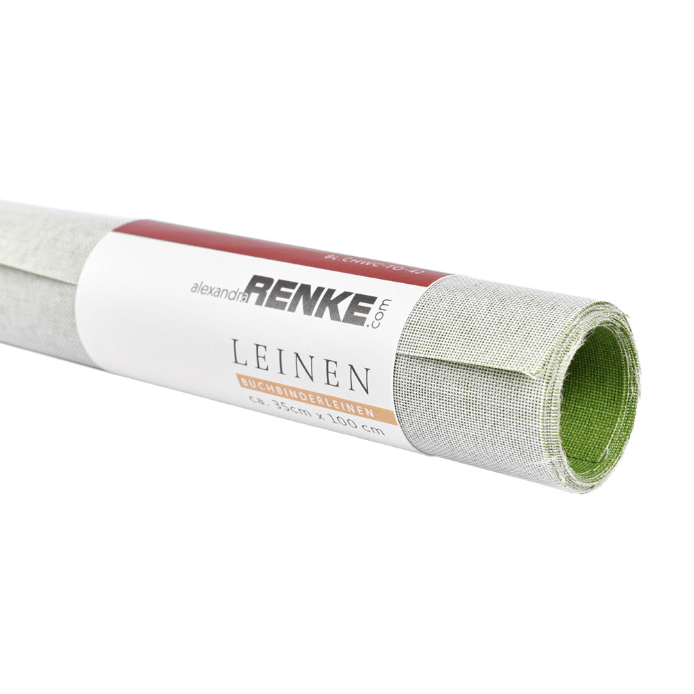 Ein aufgerolltes Blatt aus grünem und beigem Leinenstoff mit einem umwickelten weißen Etikett von ☆-ideal für einen umweltbewussten Buchleinen-Einband und REACH zertifiziert.