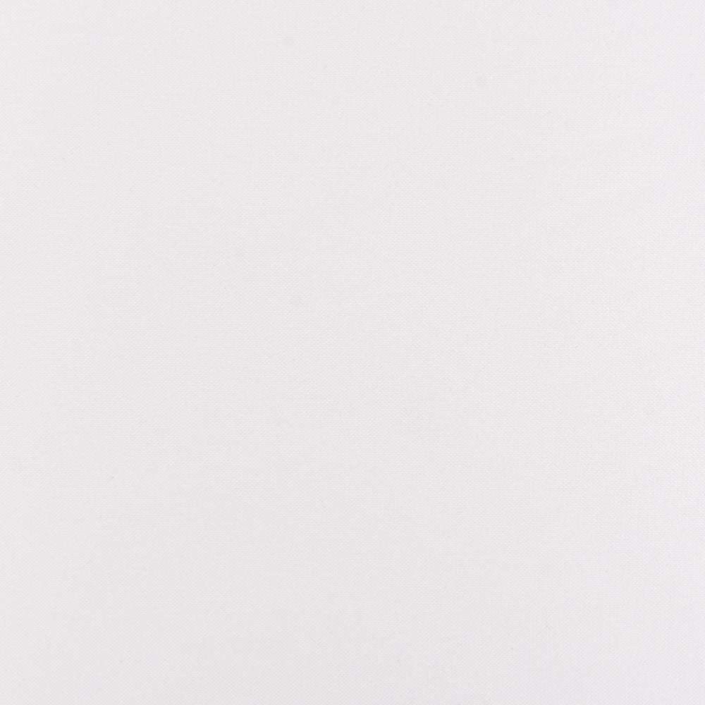 Die schlichte weiße, strukturierte Oberfläche ist von Buchleinen inspiriert und wird durch subtile Schatten und sanfte Unebenheiten akzentuiert.