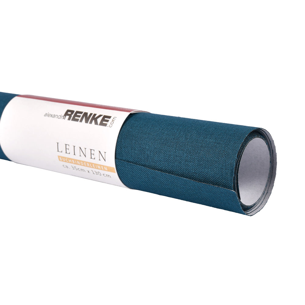 Ein aufgerolltes Blatt aus dunkelblauem Buchleinen Viskose-Stoff von ☆ mit einem eingewickelten weißen Etikett.