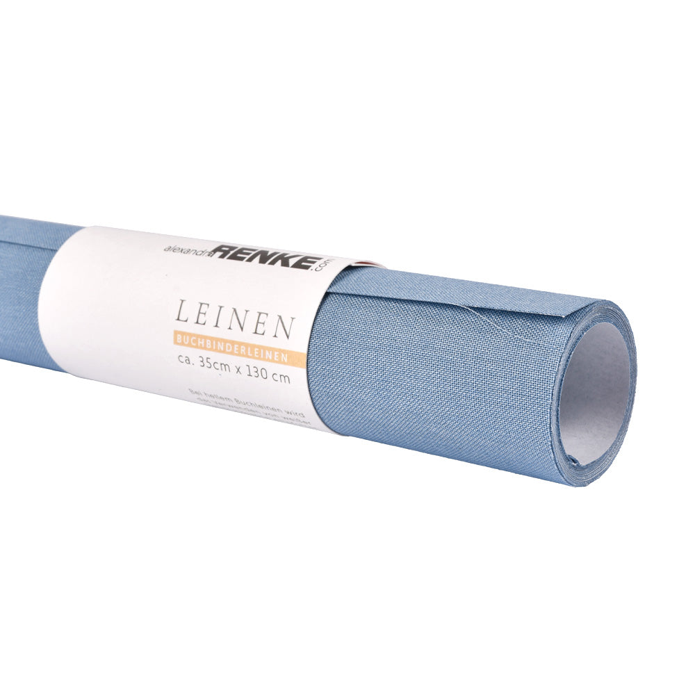 Ein aufgerolltes Blatt ☆ hellblauen Viskose Buchleinen Bucheinbandstoffs mit einem umwickelten weißen Etikett.