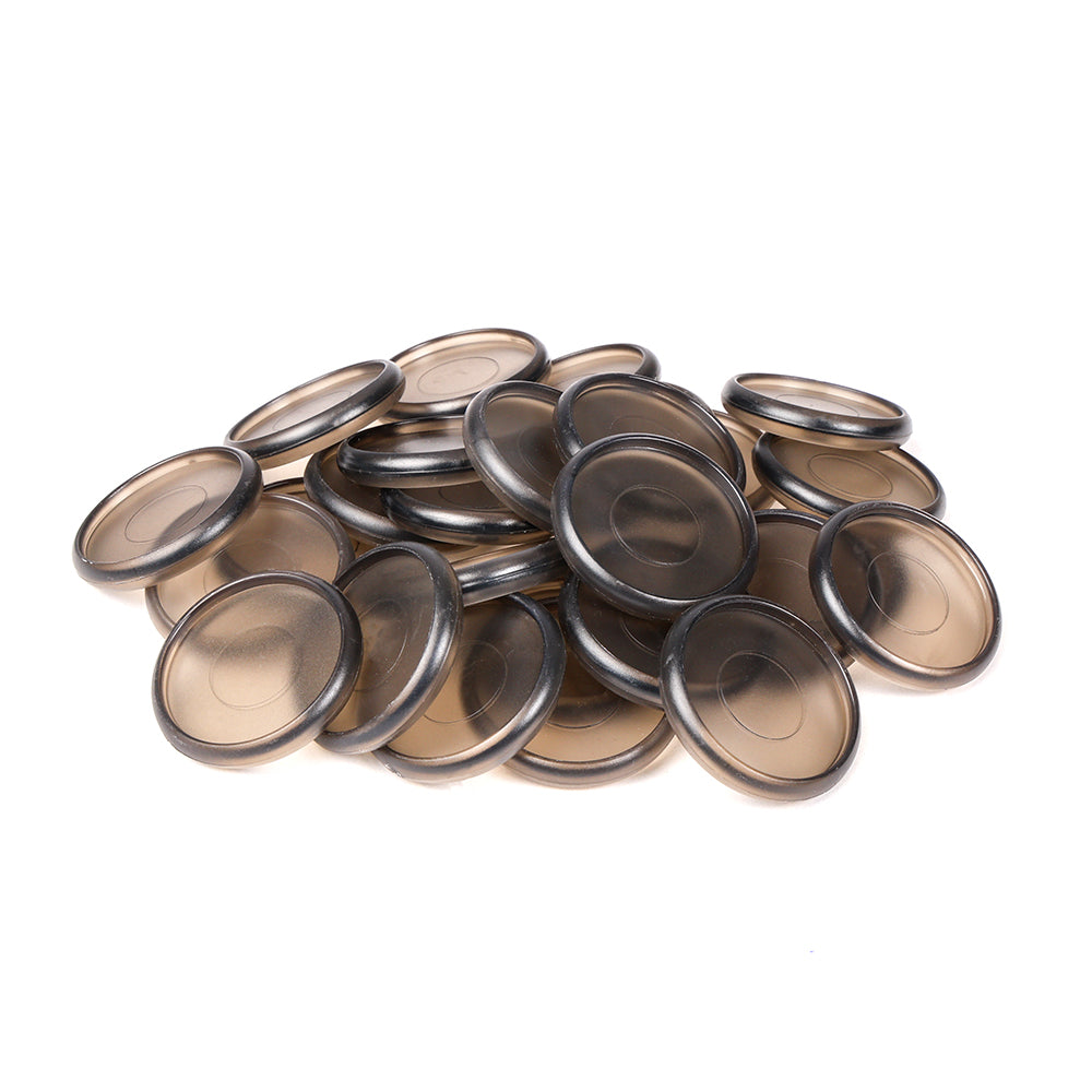 Ein Stapel runder, durchscheinender brauner Alexandra Renke Bindescheiben ist auf einem weißen Hintergrund angeordnet.