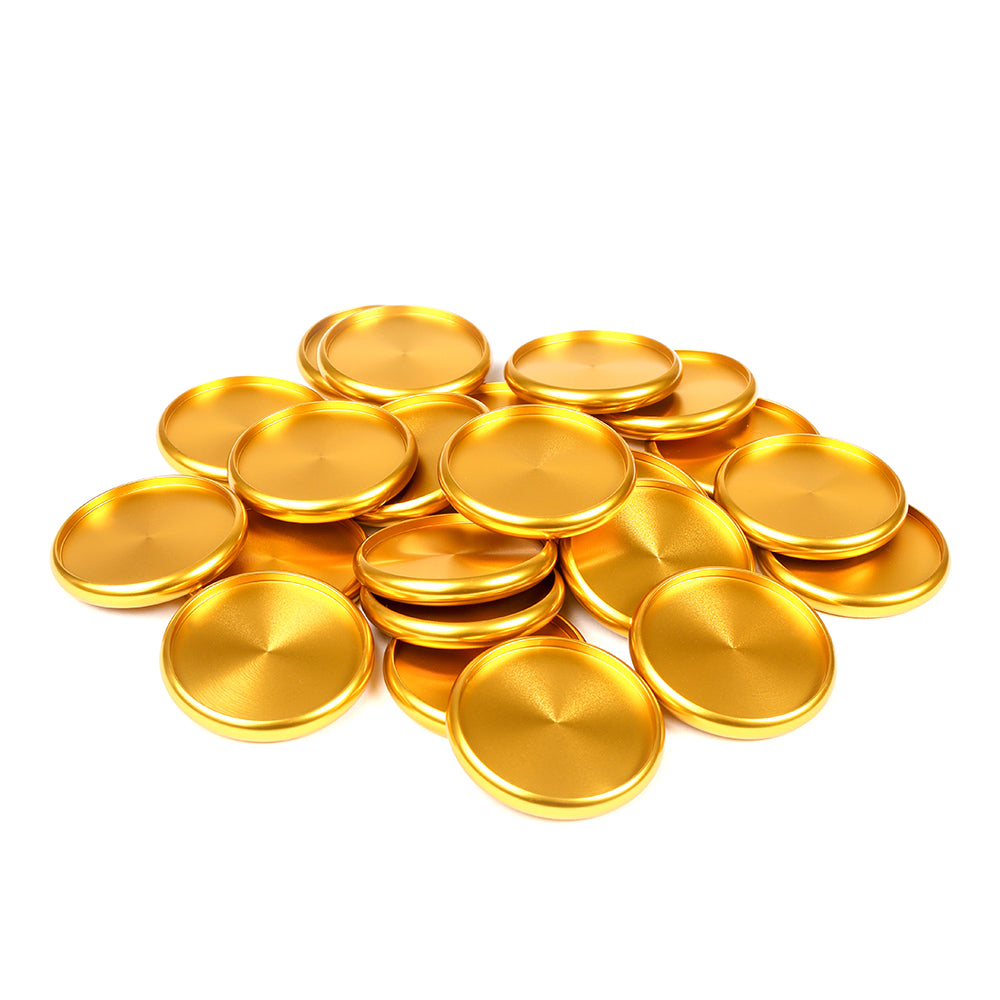 Ein Stapel glänzender, runder, goldfarbener Alexandra Renke Bindescheiben auf weißem Hintergrund, die üblicherweise für Buch binden-Projekte verwendet werden.