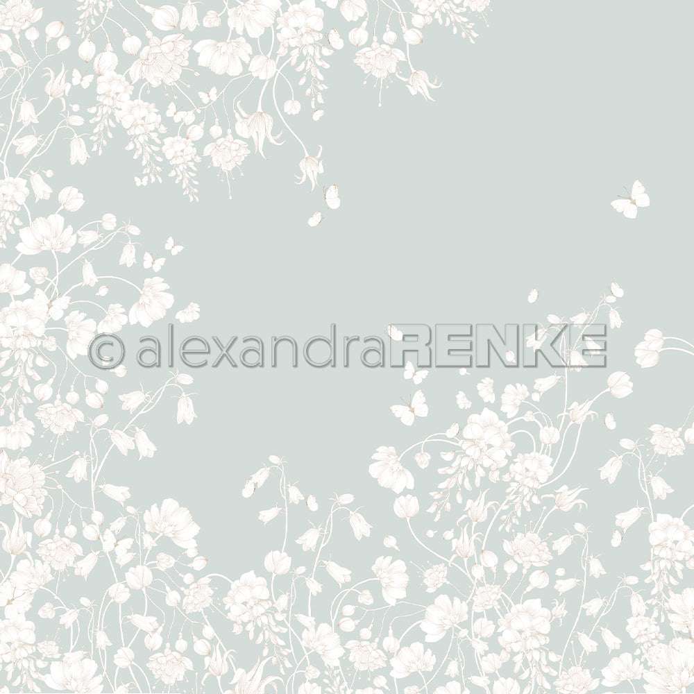 Zartes weißes Blumen- und Schmetterlingsmuster auf zartem Grün, mit einem Wasserzeichen von Alexandra Renke - perfektes Bucheinbandpapier für kreative Buchbindereien.