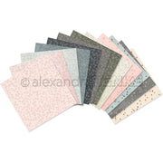 Ein Fächerarrangement aus gemusterten quadratischen Papierbögen von Alexandra Renke in sanften Pastell- und Neutraltönen mit Blumen- und Herzmotiven - ideal, um Ihren Projekten einen kreativen Touch zu verleihen.