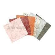 Sieben quadratische Bögen von Alexandra Renke in leuchtenden Farben mit metallischen Sternenmustern, aufgefächert auf Weiß - perfekt für kreative Projekte oder um Ihrer Bastelsammlung ein besonderes Flair zu verleihen.