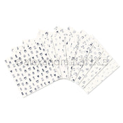 Auf acht weißen Papierbögen von Alexandra Renke sind kleine, schwarz umrandete Cartoon-Tiere und -Objekte gezeichnet - perfekt, um die Kreativität anzuregen oder Ihre Sammlung zu bereichern.