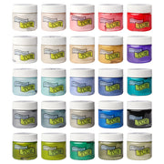 Zwanzig Gläser Alexandra Renke Farbe in verschiedenen Farben sind in vier Reihen auf einem weißen Hintergrund angeordnet - perfekt für Mixed-Media-Projekte und zur Verwendung mit Stencil Butter.