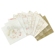 Ein Set aus Blättern mit quadratischem Muster, auf denen Wintertiere aus dem Wald und festliche botanische Illustrationen abgebildet sind, die die Kreativität anregen.
