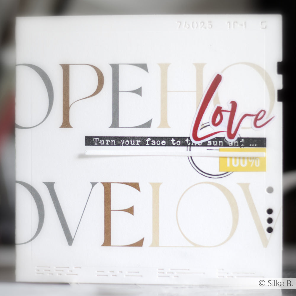Weiße Karte von Alexandra Renke mit überlappendem gold-schwarzem "LOVE"-Text und "Turn your face to the sun" in der Mitte - ideal für die Verwendung mit Clear Stamps oder die Montage auf einem Acrylblock.