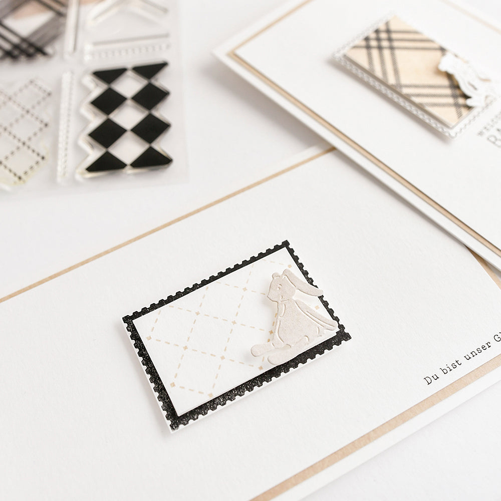 Handgefertigte Karte von Alexandra Renke mit einem Rautenmuster, einem kleinen Ausschnitt eines sitzenden Hundes auf weißem Grund und einem rechteckigen Stempel, der mit einem Photopolymer-Stempel hergestellt wurde und für zusätzlichen Charme sorgt.