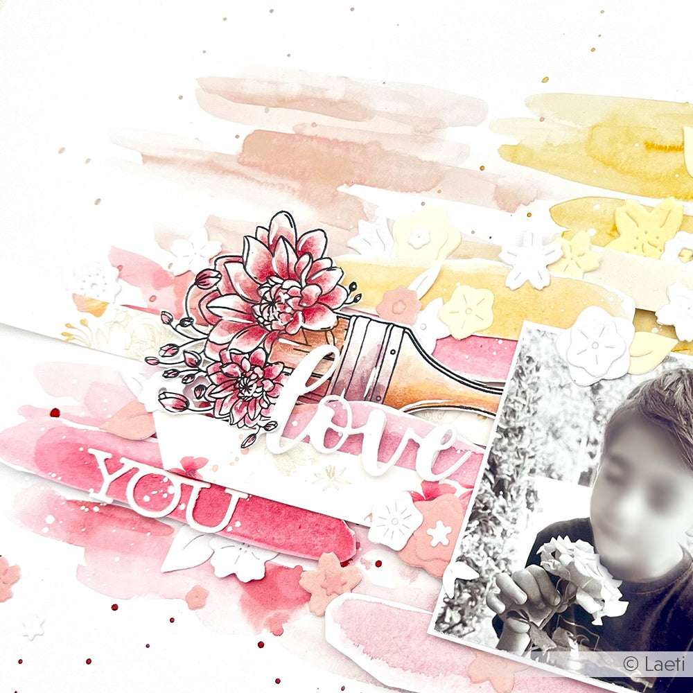 Scrapbook-Seite von Alexandra Renke mit dem Text "Liebe dich", Blumen, einer verschwommenen Person, die eine Blume hält, pastellfarbenen Aquarellstrichen und zarten Photopolymer-Stempelakzenten.