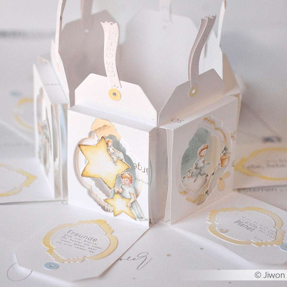 Eine zarte, pastellfarbene Pop-up-Karte von Alexandra Renke mit Stern- und Engelskunst, deutschem Text, dekorativen Ausschnitten und Akzenten, die vom Sterngeflüster Photopolymer Stempel inspiriert sind.