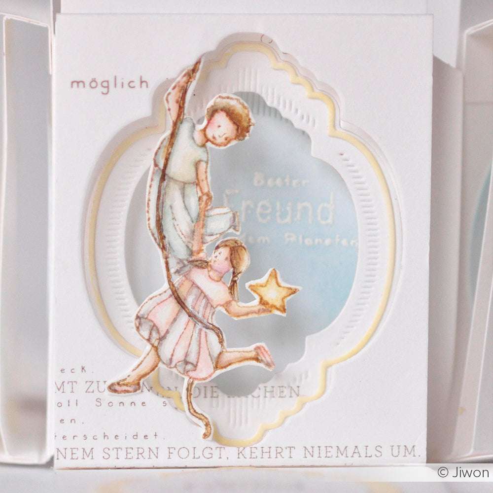 Illustration zweier Kinder, die an einem Seil hochklettern, wobei eines einen Stern in der Hand hält, umrahmt von einem dekorativen weißen Rand - ideal für Alexandra Renke DieCut Systeme Projekte und um Ihren Designpapieren Charme zu verleihen.