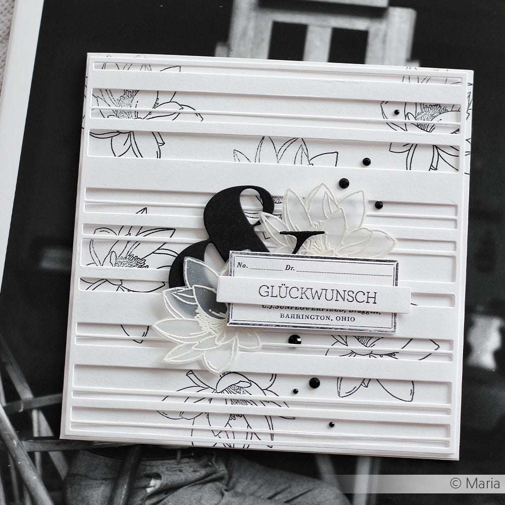 Weiße quadratische Grußkarte von Alexandra Renke mit schwarzem Blumenmuster, Designpapierstreifen und dem Text "Glückwunsch" - gestaltet mit der Motivstanze Linienmuster Quadrat Stanzsysteme.