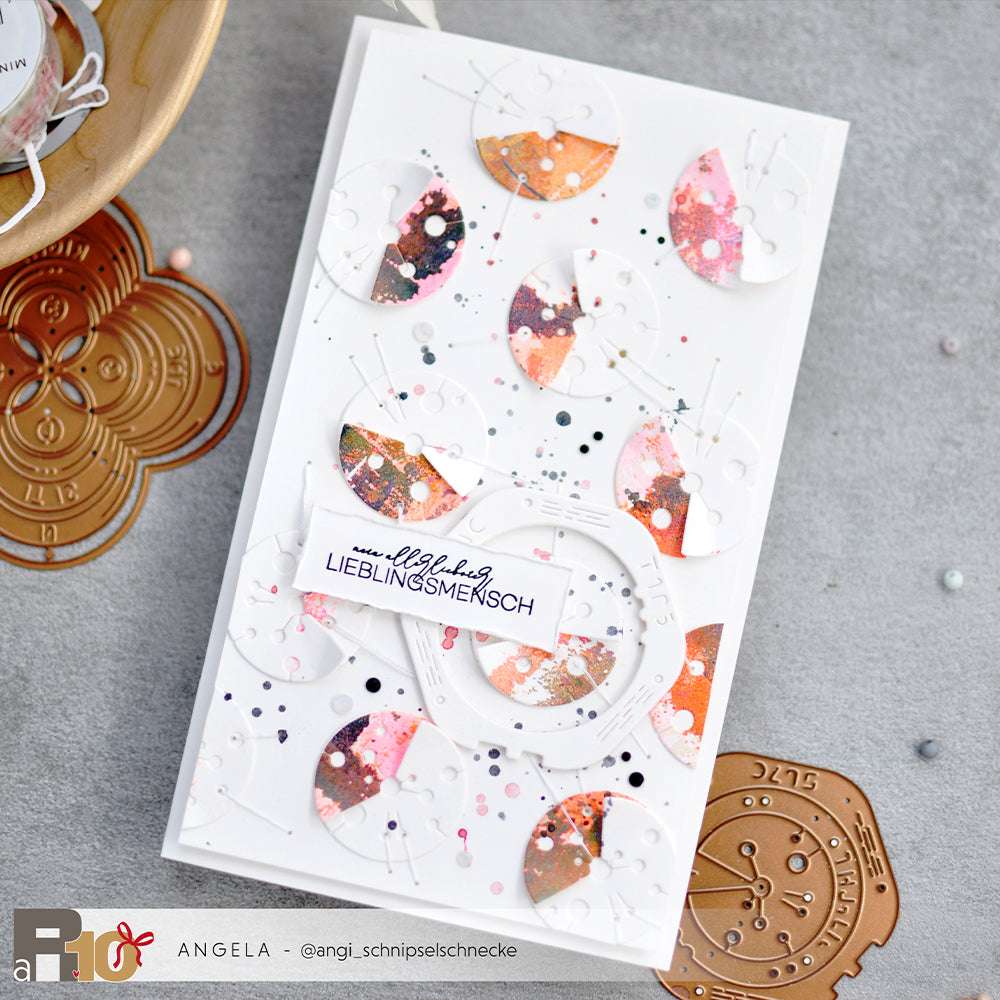 Eine handgefertigte Karte von Alexandra Renke, verziert mit bunten Designpapieren, die mit Motivstanze Hexagon ausgeschnitten wurden, und mit dem Text "Lieblingsmensch" auf weißem Hintergrund.