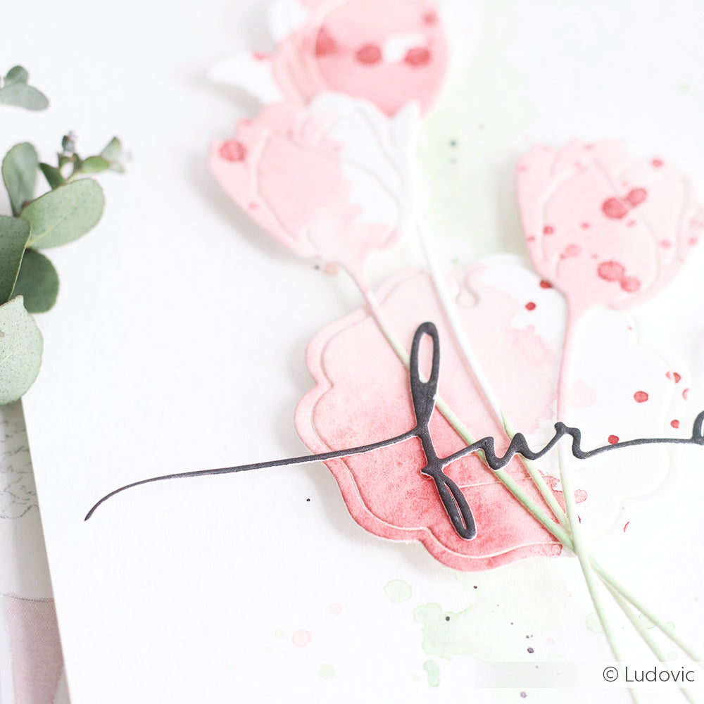 Rosafarbene Papierblumen und grüne Blätter auf weißem Strukturpapier mit dem Schriftzug "Fun" an den Stängeln - präzise gefertigt mit einer Alexandra Renke Motivstanze für gestochen scharfe Details.