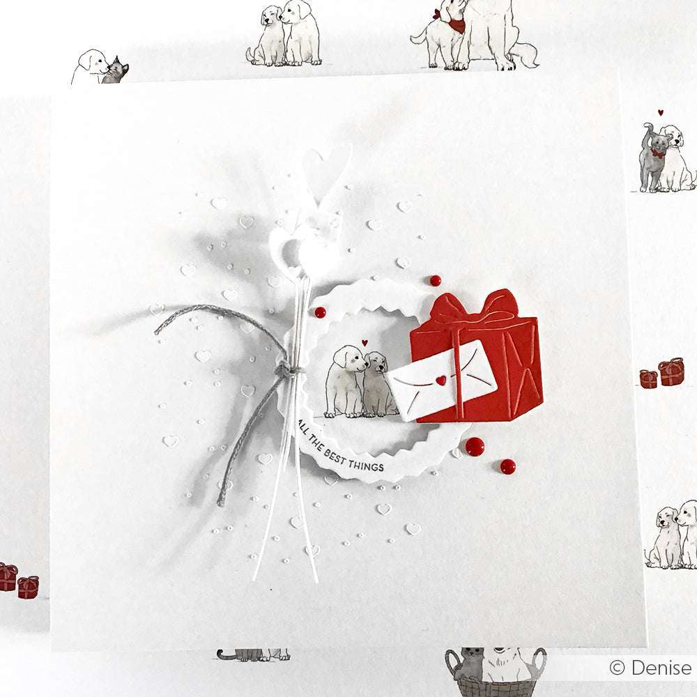 Handgemachte Karte mit Hunden, einem roten Geschenk und Umschlägen, hergestellt mit Alexandra Renke Design Papers und Paketgrüße Dies, verziert mit einer silbernen Schleife und Herzakzenten.