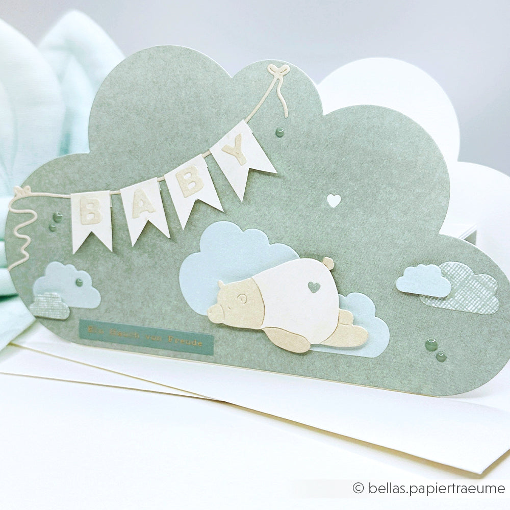 Wolkenförmige Babykarte von Alexandra Renke aus zart pastellfarbenem Designpapier mit einem BABY-Banner und einem niedlichen Nilpferd - eine bezaubernde Ergänzung für Ihre Motivstanze- oder Stanzsysteme-Sammlung.