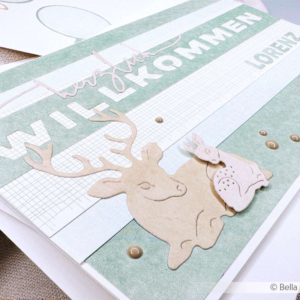 Grußkarte mit "Herzlich Willkommen" und "Lorenz", mit ausgeschnittenem Reh und Hase auf Grün, gestaltet mit Alexandra Renke Motivstanze Mama Reh mit Kitz und 200g Designpapieren für eine charmante Note.