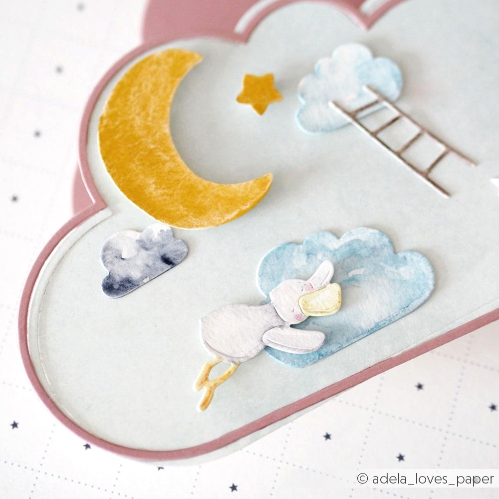 Ein pastellfarbenes Lamm auf einer Wolke mit Mond, Sternen und Leiter - perfekt für Alexandra Renke Designpapiere oder in Kombination mit den Motivstanze Gute-Nacht-Ente-Stanzen.