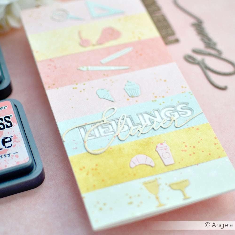 Die pastellfarbene Karte von Alexandra Renke ist mit goldenen Sprenkeln und kleinen Symbolen von Lebensmitteln, Getränken und Malutensilien versehen - ideal für Ihre Lieblingsrezepte oder zum Verzieren mit Ihrer Lieblingsmotivstanze.