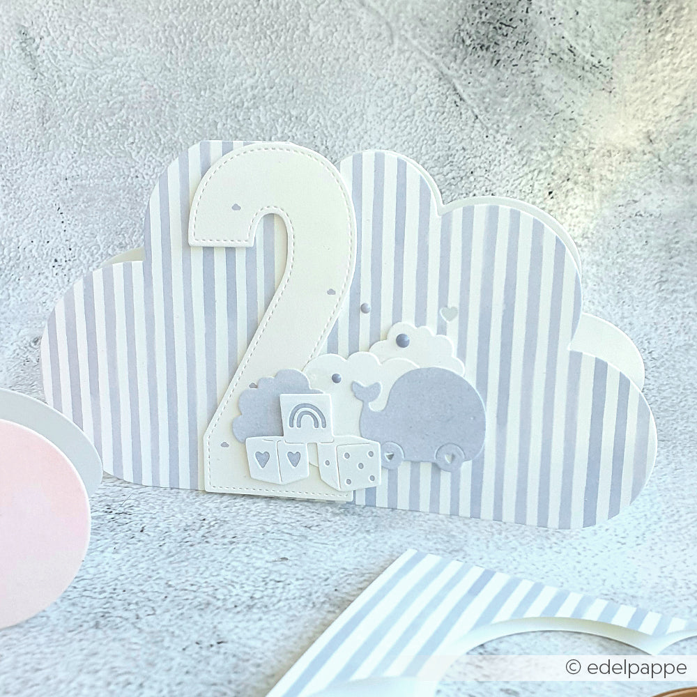 Alexandra Renke Geburtstagskarte in Wolkenform mit Motivstanze Zahlen, einer fetten Zahl 2, pastellfarbenen Blöcken, Elefantenmotiv und gestreiftem Designpapiere Hintergrund.