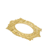 Die Marke ☆ präsentiert einen verschnörkelten, leeren, goldenen, ovalen Bilderrahmen mit aufwendigen Details, ideal für Papierarbeiten oder stilvolle Figurinen, abgebildet auf einem weißen Hintergrund.