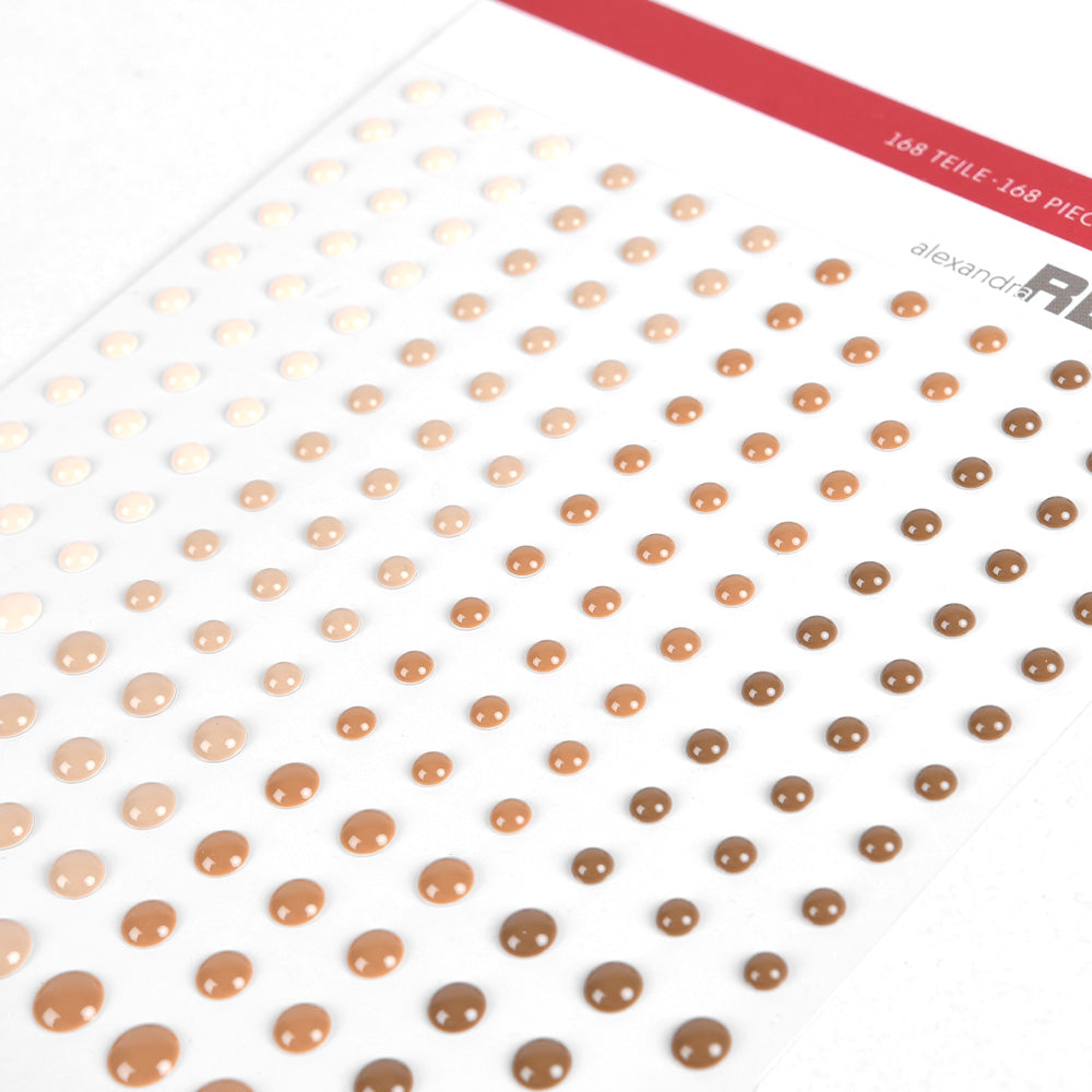 Ein Bogen mit kleinen, runden, selbstklebenden Emaille-Punkten von Alexandra Renke in verschiedenen Braun- und Beigetönen - ideal für Sticker-Projekte oder die Gestaltung von Karten.