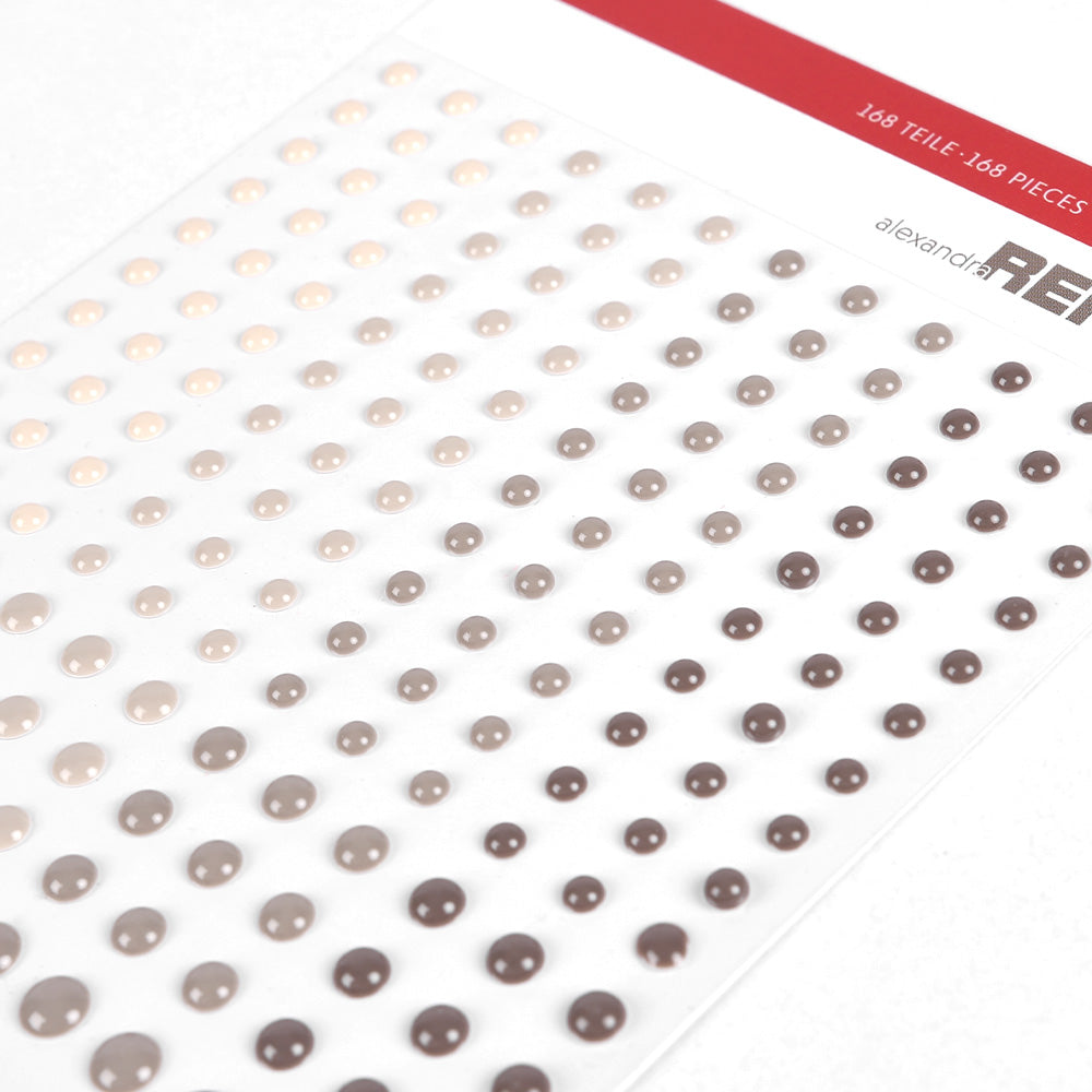 Ein Bogen kleiner, runder, brauner Emaille-Punkte in warmem Grau von Alexandra Renke, perfekt für die Kartengestaltung, fein säuberlich in Reihen und Spalten angeordnet.