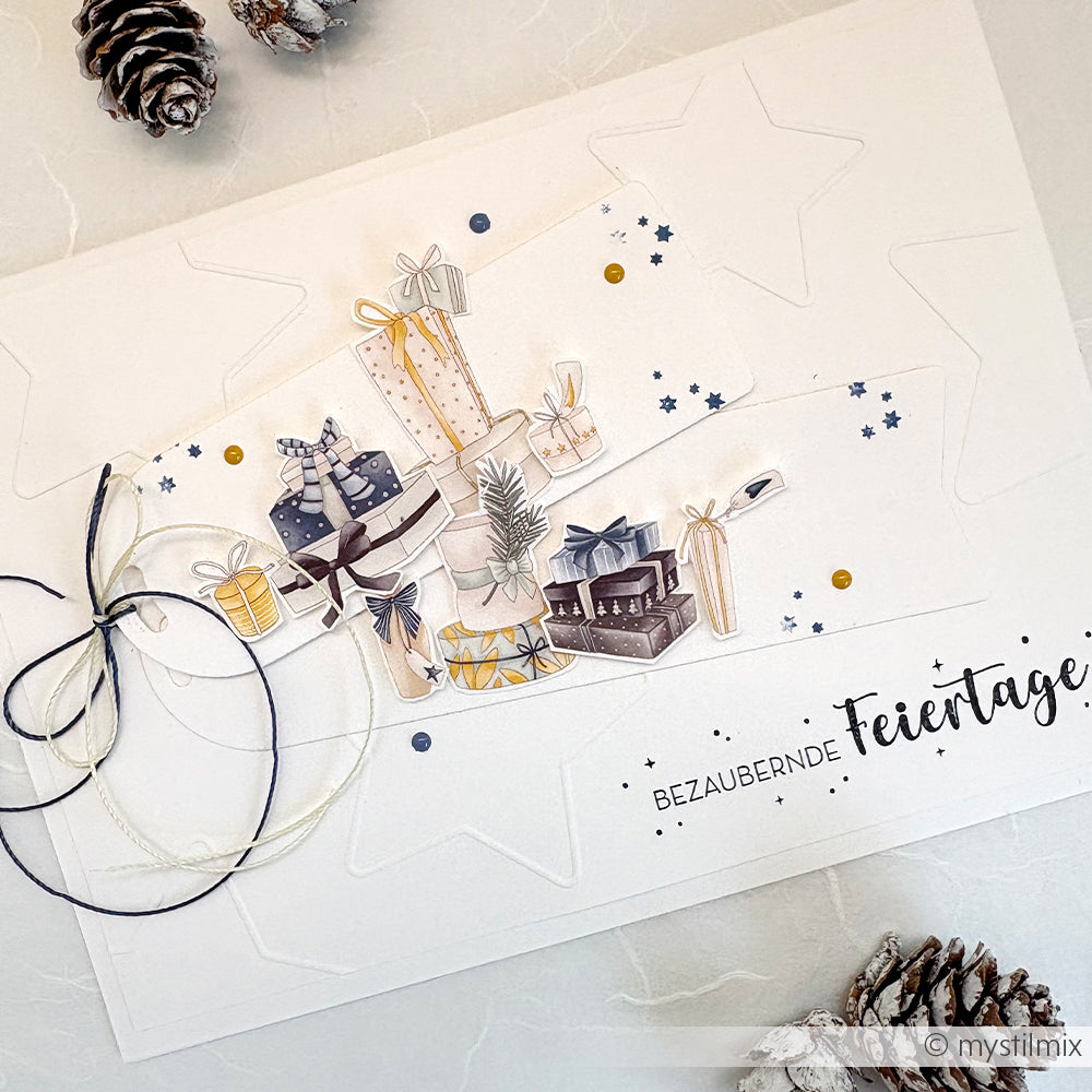 Grußkarte von Alexandra Renke mit illustrierten Geschenken, Schleifen, Sternen und dem Text "Bezaubernde Feiertage" mit Tannenzapfen. Ideal, um mit dem Embossing Folder Sterne Outline oder dem Cut & Emboss Folder mit Stanzsystemen eine kreative Note zu setzen.
