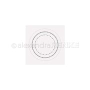 Eine weiße, quadratische Karte von Alexandra Renke mit konzentrischen, gepunkteten Kreisen und dem Schriftzug "Weihnachten", der sich in der Mitte wiederholt. Die Karte wurde mit dem Cut & Emboss Folder hergestellt, der für die festlichen Details sorgt.