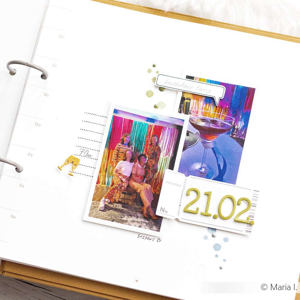 Scrapbook-Seite mit Geburtstagsparty-Fotos, Cocktails, bunten Dekorationen, Papierelementen aus Alexandra Renke-Projekten, und dem Datum 21.02.