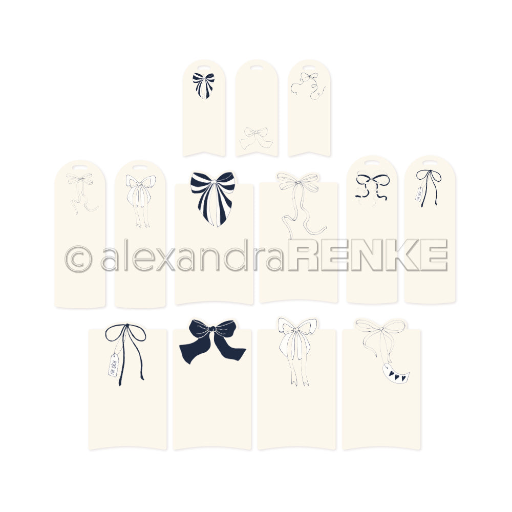Zwölf cremefarbene Geschenkanhänger von Alexandra Renke mit einzigartigen schwarz-weißen Band- und Schleifenillustrationen - ideal für Papertie-Projekte oder als stilvolle Papierelemente für Ihre Ephemera-Sammlung.