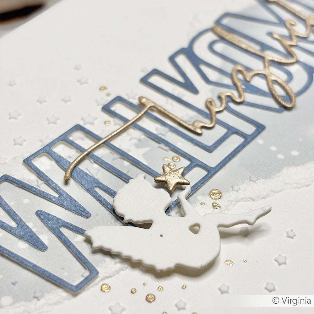 Ein weißer Engel und ein goldener Stern zieren diese Karte mit dem Schriftzug "Willkommen" in blauer und goldener Schrift, die mit der Motivstanze Mini Engel von Alexandra Renke zauberhaft gestaltet wurde.