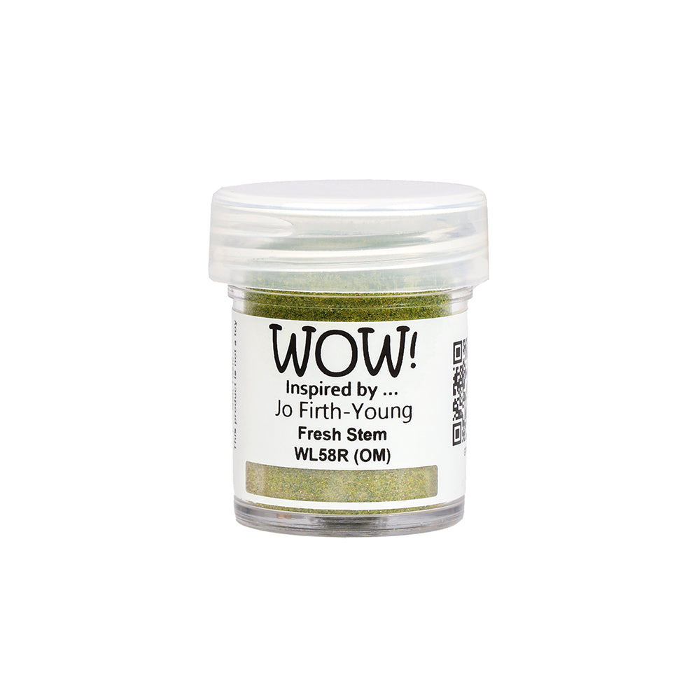 Ein kleiner Behälter mit WOW Embossing Powder in Fresh Stem von Jo Firth-Young - ideal für die Verwendung mit Ihrem bevorzugten Heißprägewerkzeug oder Stempelkissen, um eindrucksvolle Designs zu kreieren.