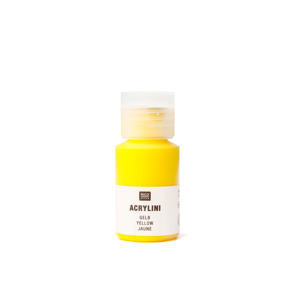 Eine kleine Flasche gelber, lichtechter Acrylfarbe von Rico Design mit weißem Etikett und durchsichtiger Kappe - perfekt für Bastelprojekte - ist auf einem schlichten weißen Hintergrund abgebildet.