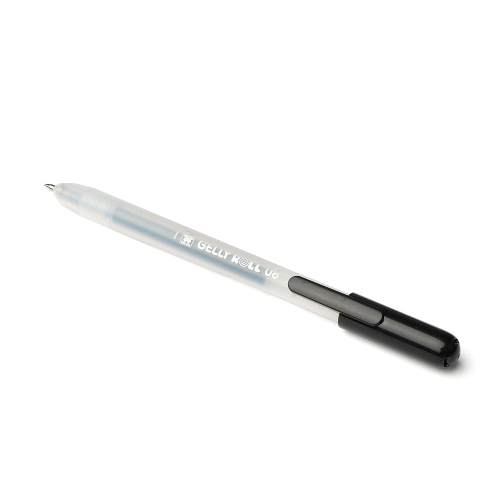 Ein schwarzer Gelstift von Rico Design mit klarer Hülse und schwarzer Kappe, beschriftet als Gelly Roll 06, auf weißem Hintergrund - bekannt für schnelltrocknende Tinte.