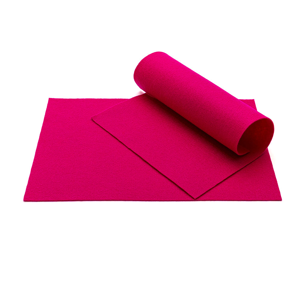 Ein aufgerolltes und ausgerolltes, leuchtend pinkes Filzstück von ☆ aus feiner Merinowolle, präsentiert auf weißem Hintergrund – ideal für Bastelarbeiten.