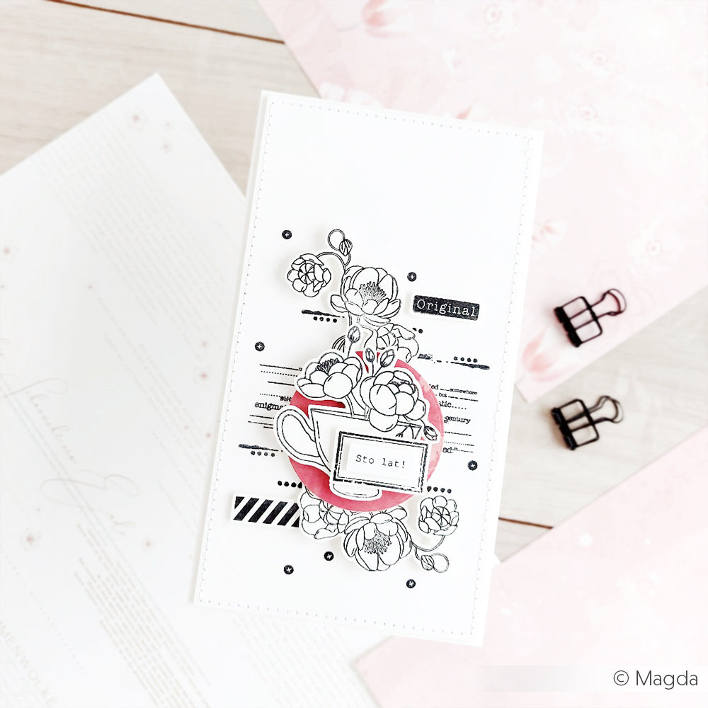 Handgemachte Karte von Alexandra Renke mit Blumen- und Teetassen-Illustrationen, beschriftet mit "Original!" und "So latte!" auf Weiß. Mit charmanten, personalisierten Motiven von Blumen zum Tee Clear Stamps.