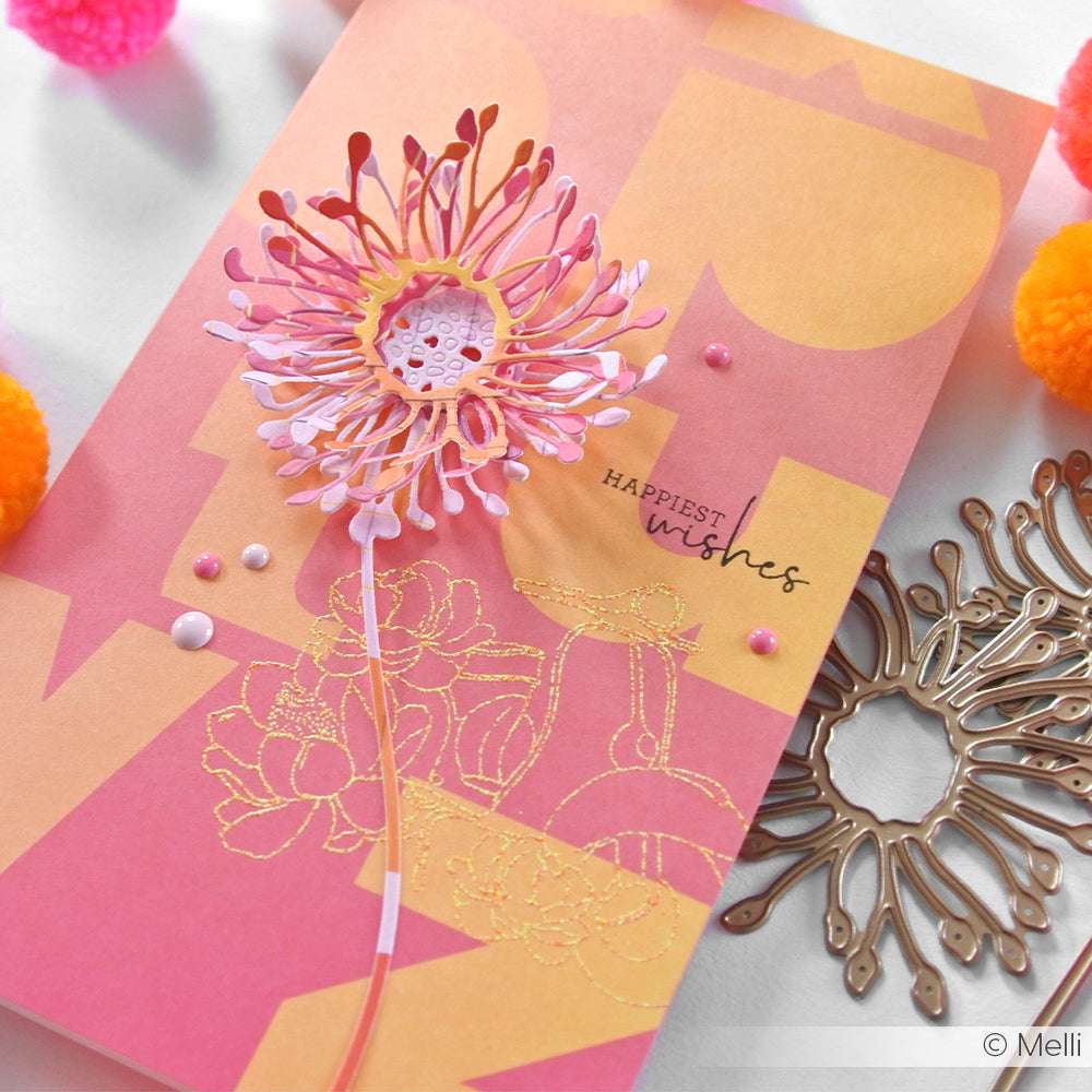 Eine handgefertigte Karte von Alexandra Renke mit einer geschichteten rosa Blume aus Motivstanze Fadenblume, goldenen Blumenlinien und dem Text "Happiest wishes" auf einem zartrosa Designpapiere-Hintergrund.