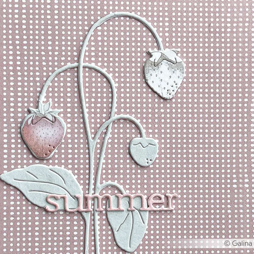Illustration von Erdbeeren und Blättern mit "Sommer" auf einem rosa gepunkteten Hintergrund, perfekt für Karten oder Scrapbooks mit Alexandra Renke Motivstanze Erdbeerzweig und anderen Stanzsystemen oder Motivstanzen Dies.
