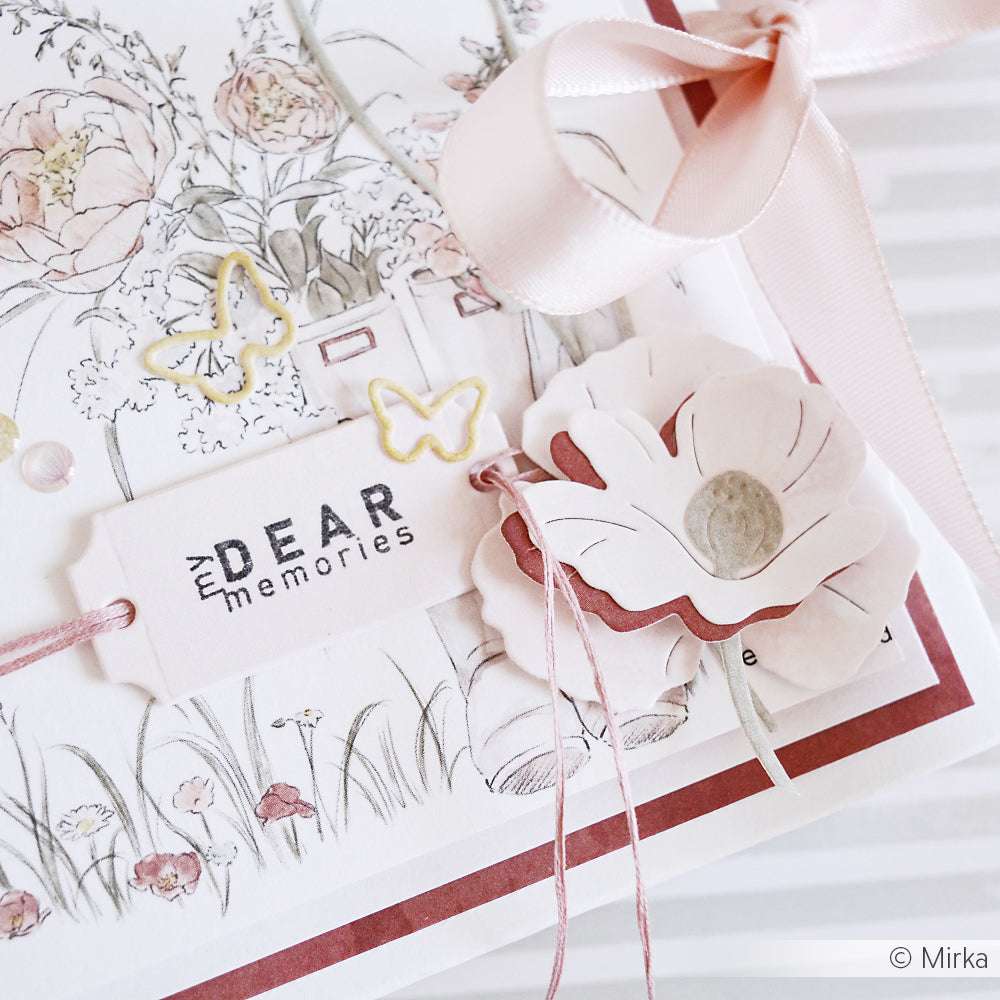 Handgemachte Blumenkarte von Alexandra Renke mit einem "DEAR memories"-Anhänger, rosa Schleife, Papierblumen aus Motivstanze Schichtblume 6 und Schmetterlingsausschnitten - ideal für Stanzsysteme oder Dies für Designpapiere.