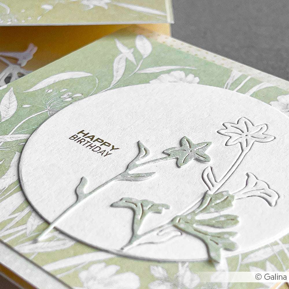 Handgefertigte Geburtstagskarte mit geprägtem Blumendesign mit Alexandra Renkes Motivstanze Kleine Kelchblüten und Happy Birthday Text auf einem zartgrünen und weißen Designpapiere Hintergrund.
