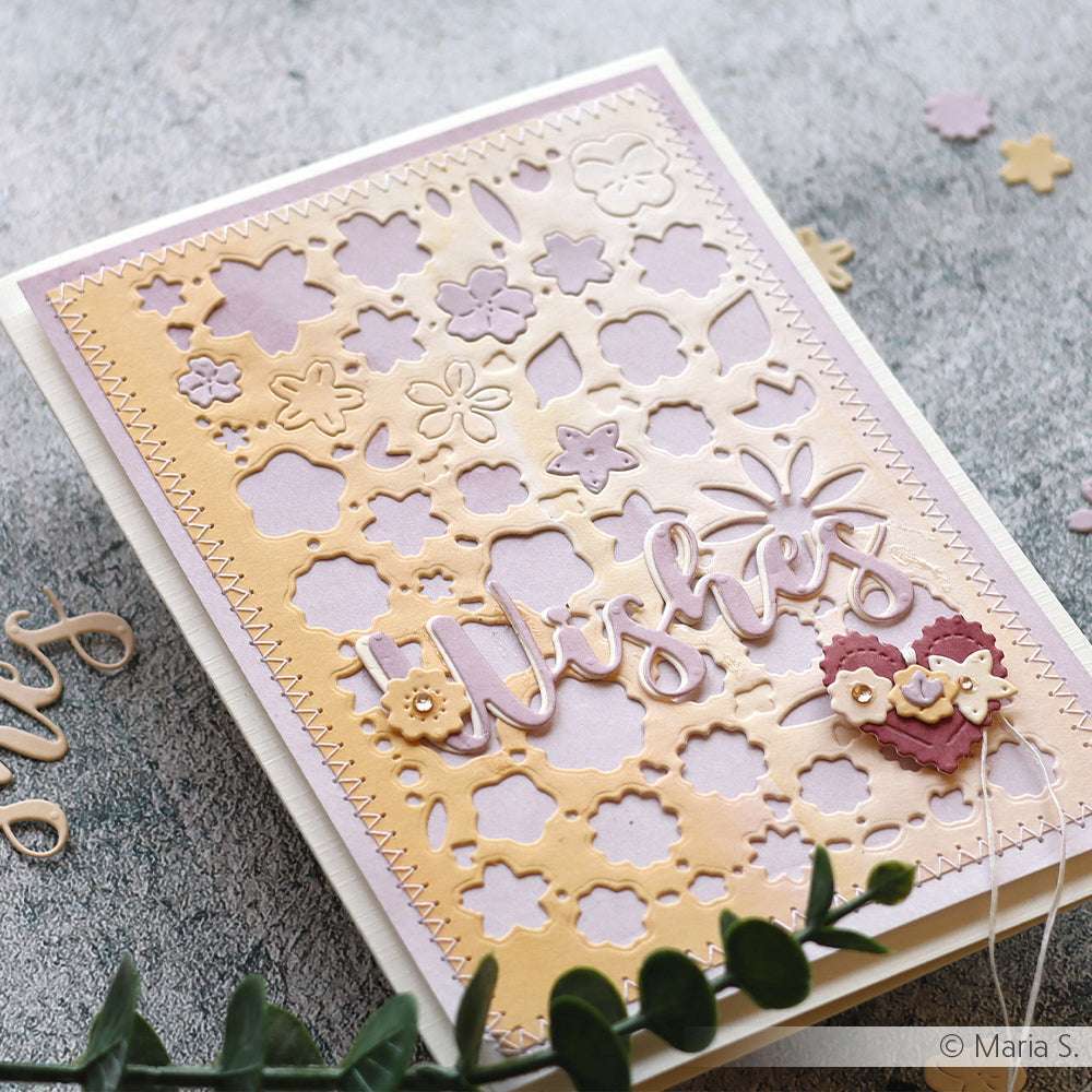 Eine handgefertigte Karte mit floralen Ausschnitten mit der Alexandra Renke Motivstanze Blumenwiese, dem Text "Wishes" und geschichteten Blumenverzierungen auf strukturierten Alexandra Renke Designpapieren.