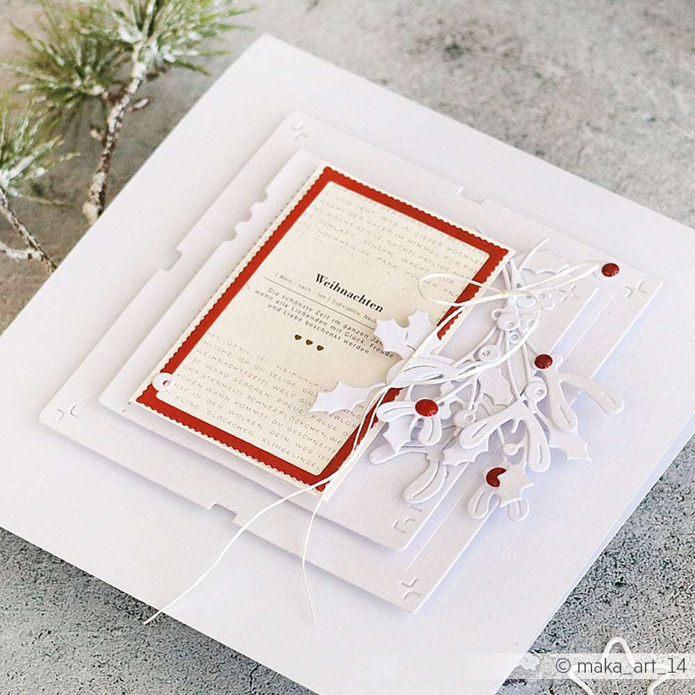 Handgemachte Weihnachtskarte von Alexandra Renke mit Stechpalmenschmuck und roten Akzenten, hergestellt mit der Motivstanze Beeren Zweige Trio. Mit einer deutschen Weihnachtsbotschaft auf weißem Karton.