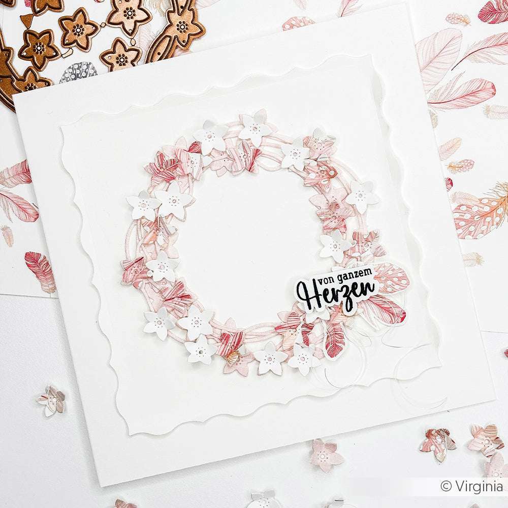 Eine quadratische Karte mit einem rosa-weißen Blumenkranz, hergestellt mit der Alexandra Renke Motivstanze Magischer Blütenkranz, mit "von ganzem Herzen" in der Mitte.